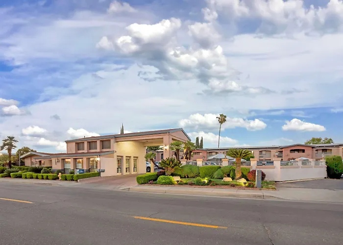 Hotel with pool: Best Western Inn