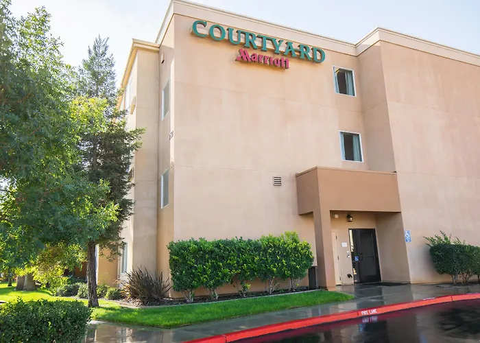 Luxury hotel only: Courtyard By Marriott Merced